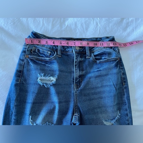Judy Blue | Boyfriend Fit Jeans | Size  3/26 | Distressed Medium Wash - Picture 2 of 9